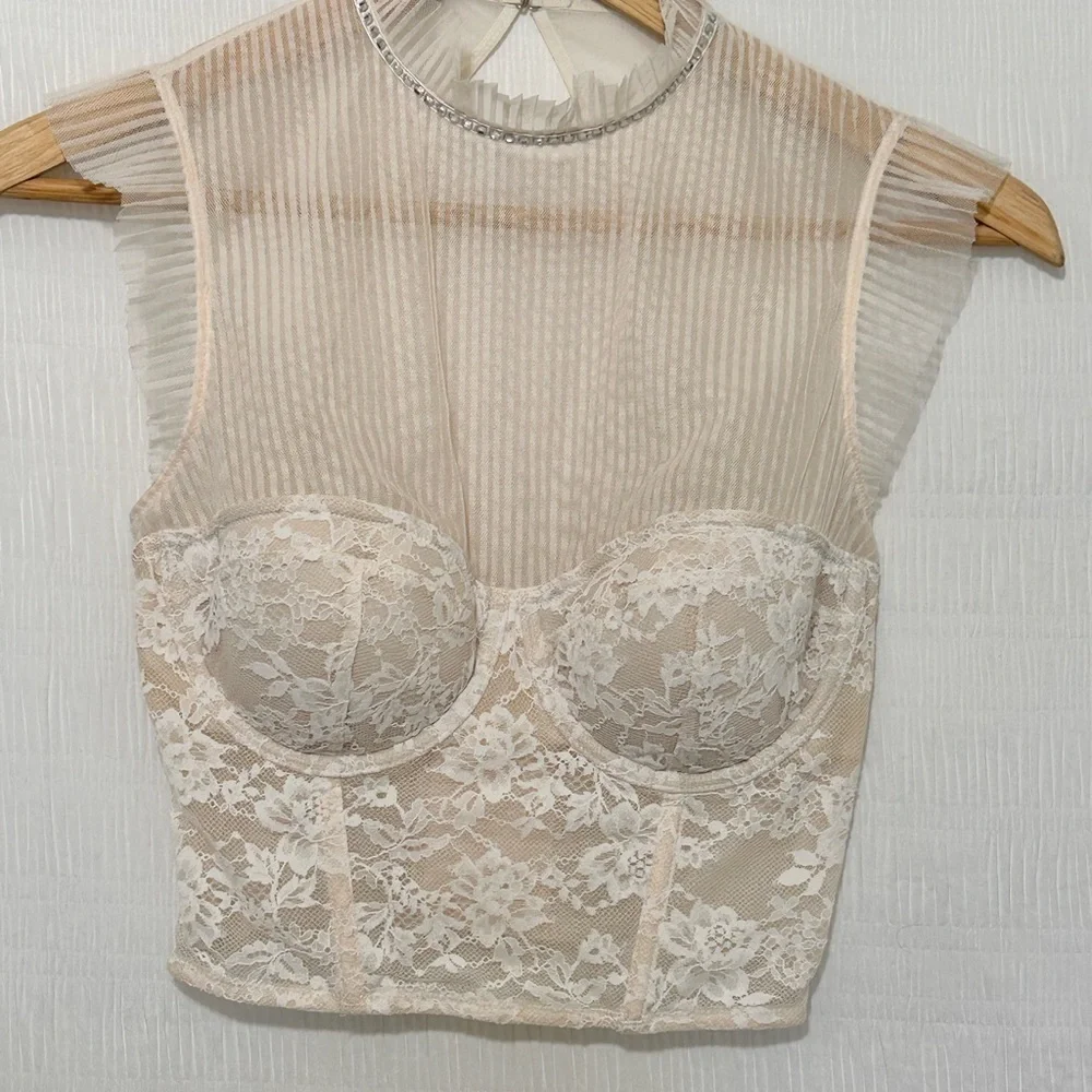 Victoria's Secret Cream Lace Top - Picture 2 of 12